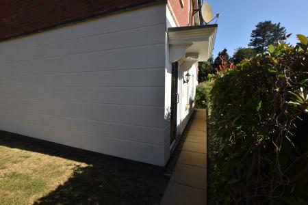 2 bedroom Flat for sale in Walnut Gardens, East Leake, LE12