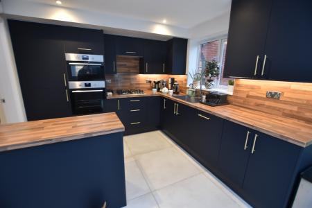 4 bedroom Detached house for sale in Hardy Way, East Leake, LE12