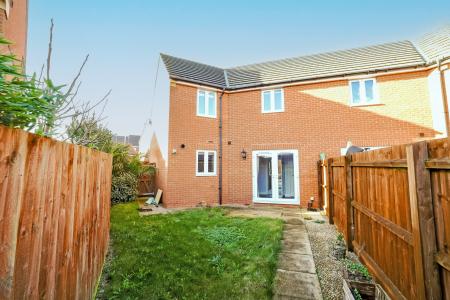 3 bedroom Flat for sale in Newman Close, Loughborough, LE11
