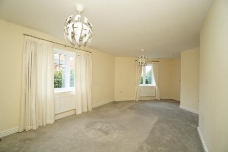 3 bedroom Flat for sale in Newman Close, Loughborough, LE11