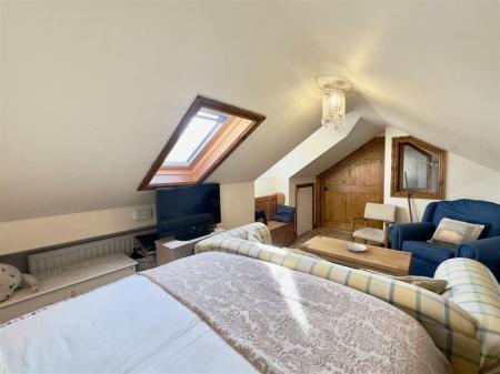 4 bedroom Bungalow for sale in Main Street, Normanton on Soar, LE12