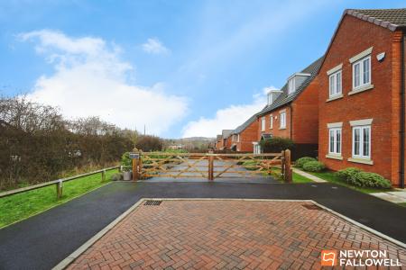 5 bedroom Detached house for sale in Ladybird Close, East Leake, LE12