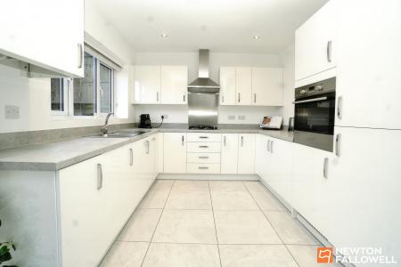 5 bedroom Detached house for sale in Ladybird Close, East Leake, LE12