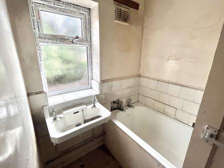 2 bedroom Semi-detached house for sale in Bailey Crescent, Mansfield, NG19