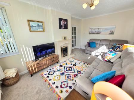 2 bedroom Detached bungalow for sale in Leeming Park, Mansfield Woodhouse, NG19