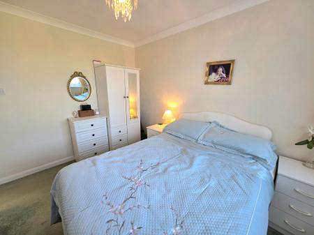 2 bedroom Detached bungalow for sale in Leeming Park, Mansfield Woodhouse, NG19