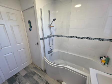 2 bedroom Detached bungalow for sale in Leeming Park, Mansfield Woodhouse, NG19