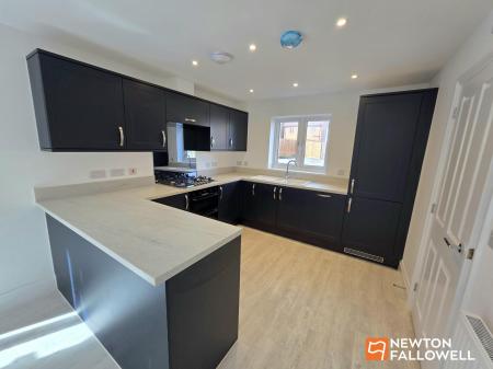 4 bedroom Detached house for sale in Maypole Road, Mansfield, NG19