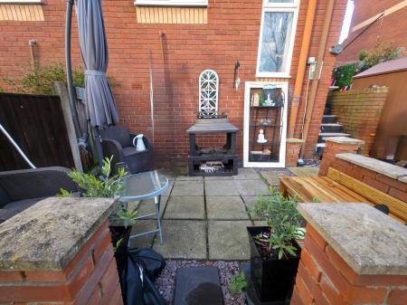 2 bedroom Semi-detached house for sale in Richmond Drive, Mansfield Woodhouse, NG19