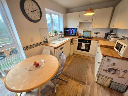 2 bedroom Semi-detached house for sale in Richmond Drive, Mansfield Woodhouse, NG19