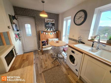 2 bedroom Semi-detached house for sale in Richmond Drive, Mansfield Woodhouse, NG19