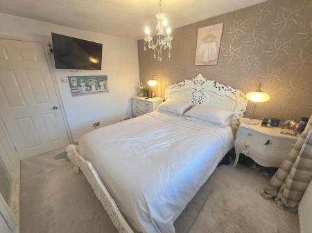 2 bedroom Semi-detached house for sale in Richmond Drive, Mansfield Woodhouse, NG19