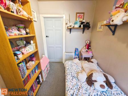 4 bedroom Semi-detached house for sale in Clifton Grove, Mansfield, NG18