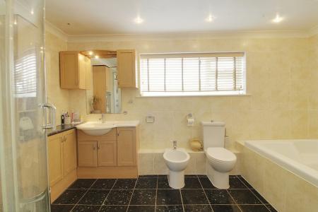 5 bedroom Detached house for sale in Eastgate, Deeping St. James, PE6