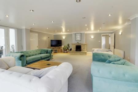 5 bedroom Detached house for sale in Eastgate, Deeping St. James, PE6