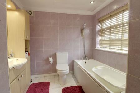 5 bedroom Detached house for sale in Eastgate, Deeping St. James, PE6