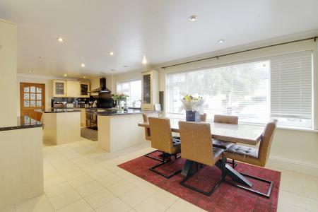 5 bedroom Detached house for sale in Eastgate, Deeping St. James, PE6