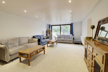 5 bedroom Detached house for sale in Eastgate, Deeping St. James, PE6