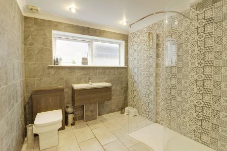 5 bedroom Detached house for sale in Eastgate, Deeping St. James, PE6