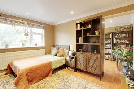 5 bedroom Detached house for sale in Eastgate, Deeping St. James, PE6