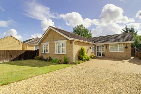 3 bedroom Detached bungalow for sale in Godsey Lane, Market Deeping, PE6