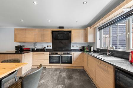 5 bedroom Detached house for sale in Haywain Drive, Deeping St Nicholas, PE11