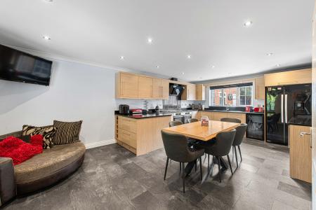 5 bedroom Detached house for sale in Haywain Drive, Deeping St Nicholas, PE11