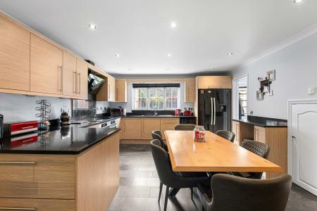 5 bedroom Detached house for sale in Haywain Drive, Deeping St Nicholas, PE11