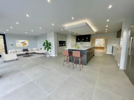 4 bedroom Detached house for sale in High Street, Market Deeping, PE6