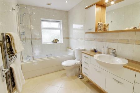 2 bedroom Bungalow for sale in Peakirk Road, Deeping Gate, PE6