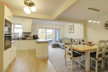 3 bedroom Semi-detached house for sale in The Orchard, Market Deeping, PE6