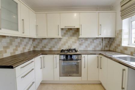 2 bedroom Terraced House to let in Dixons Road, Market Deeping, PE6