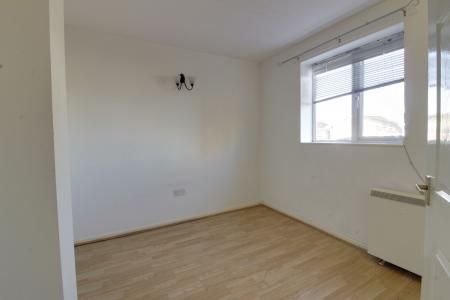 1 bedroom Flat to let in Manor Way, Deeping St. James, PE6