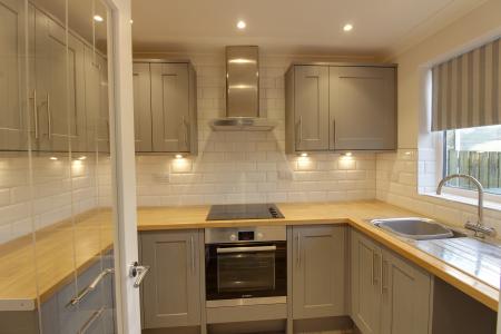 2 bedroom Terraced House to let in Dixons Road, Market Deeping, PE6