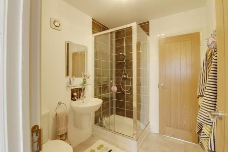 6 bedroom Detached house for sale in Windsor Gardens, Market Deeping, PE6