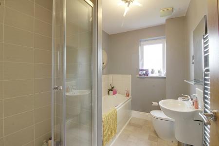 6 bedroom Detached house for sale in Windsor Gardens, Market Deeping, PE6