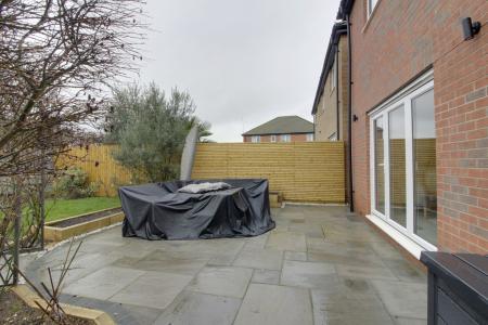 6 bedroom Detached house for sale in Windsor Gardens, Market Deeping, PE6