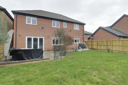 6 bedroom Detached house for sale in Windsor Gardens, Market Deeping, PE6