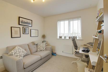 6 bedroom Detached house for sale in Windsor Gardens, Market Deeping, PE6