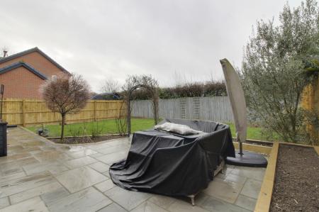 6 bedroom Detached house for sale in Windsor Gardens, Market Deeping, PE6