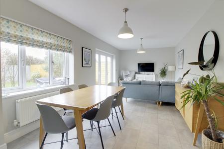 6 bedroom Detached house for sale in Windsor Gardens, Market Deeping, PE6