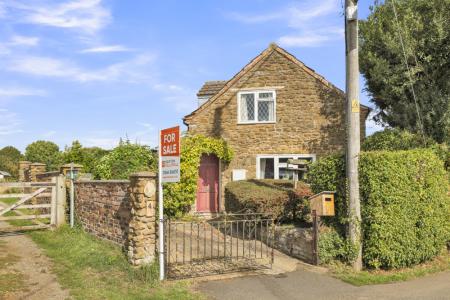 3 bedroom Character Property for sale in Church Cottage in Eaton, Church Lane, NG32 1SL