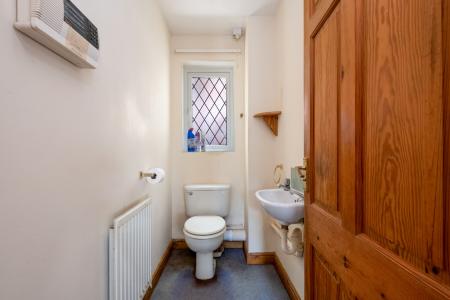 4 bedroom Detached house for sale in The Wonderful Waterside House, Ab Kettleby, LE14 3HT