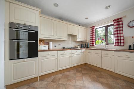 4 bedroom Detached house for sale in Delightful Home on Dickens Drive, Melton Mowbray, LE13 1HZ