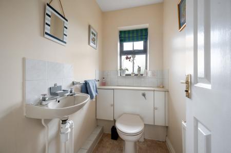 4 bedroom Detached house for sale in Delightful Home on Dickens Drive, Melton Mowbray, LE13 1HZ