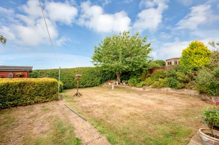 4 bedroom Detached house for sale in Delightful Home on Dickens Drive, Melton Mowbray, LE13 1HZ