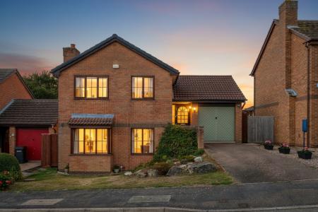 4 bedroom Detached house for sale in Delightful Home on Dickens Drive, Melton Mowbray, LE13 1HZ