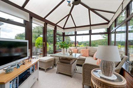 4 bedroom Detached house for sale in Delightful Home on Dickens Drive, Melton Mowbray, LE13 1HZ