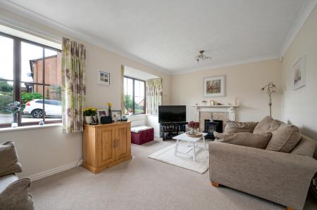 4 bedroom Detached house for sale in Delightful Home on Dickens Drive, Melton Mowbray, LE13 1HZ