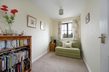 4 bedroom Detached house for sale in Delightful Home on Dickens Drive, Melton Mowbray, LE13 1HZ